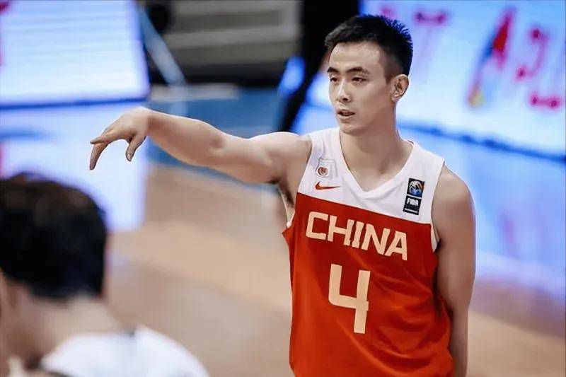 客厅挺进美艳老师后臀护士