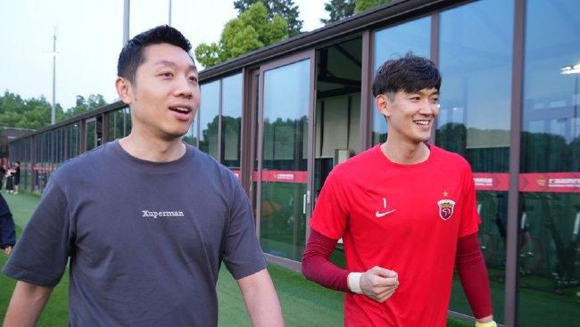娇妻4p被八个男人伺候电影