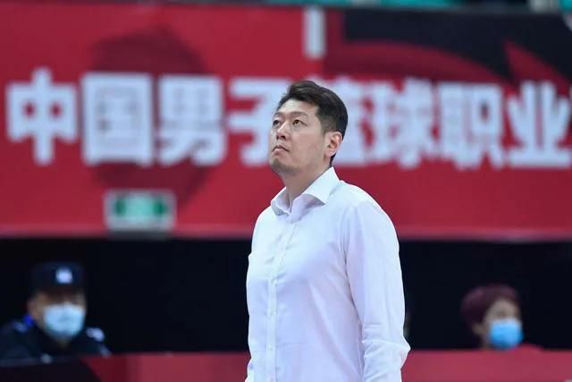 年轻的妻子交换丈夫