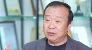 悄悄哭泣的女人
